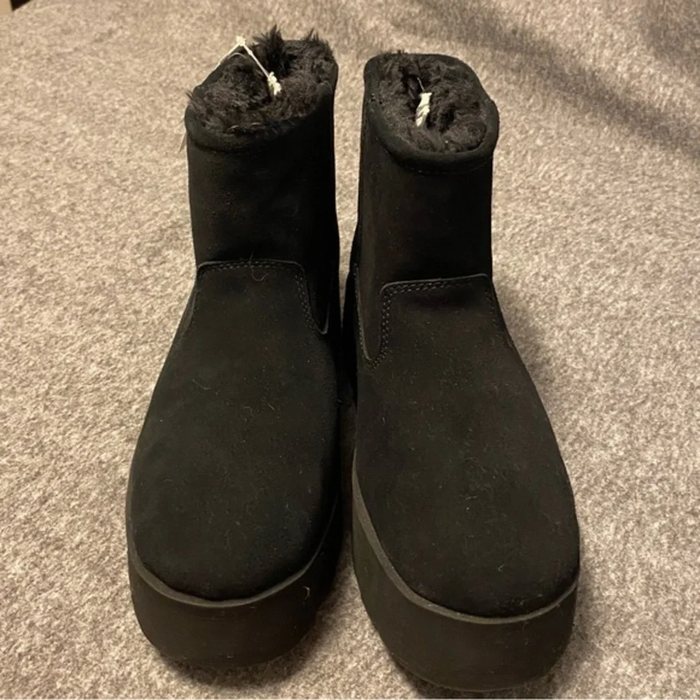 Time And Tru Shoes Boots Women’s Size 8 Wedge Chunky Black Booties Fur Lined New